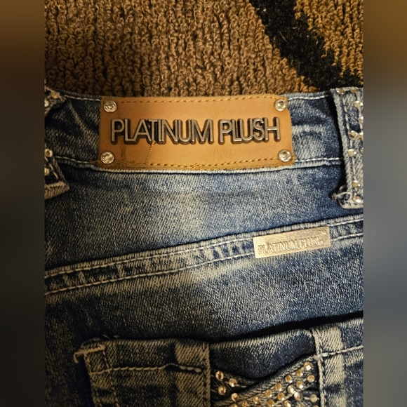 Platinum Plush cut out jeans - Picture 8 of 9